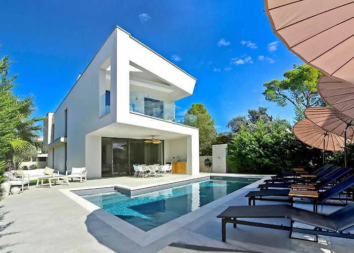 Meta Vikendica Petrcane